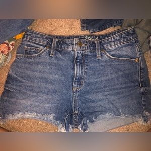Universal threads denim shorts size 0